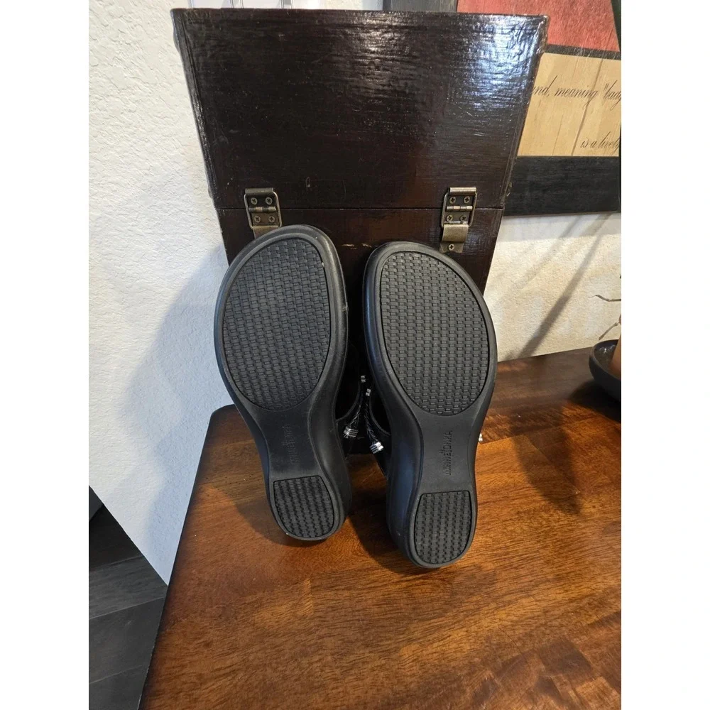 MINNITONKA Women's Sandles Size 8 Open Toe Black Slip On Leather Y2k Genz Genx